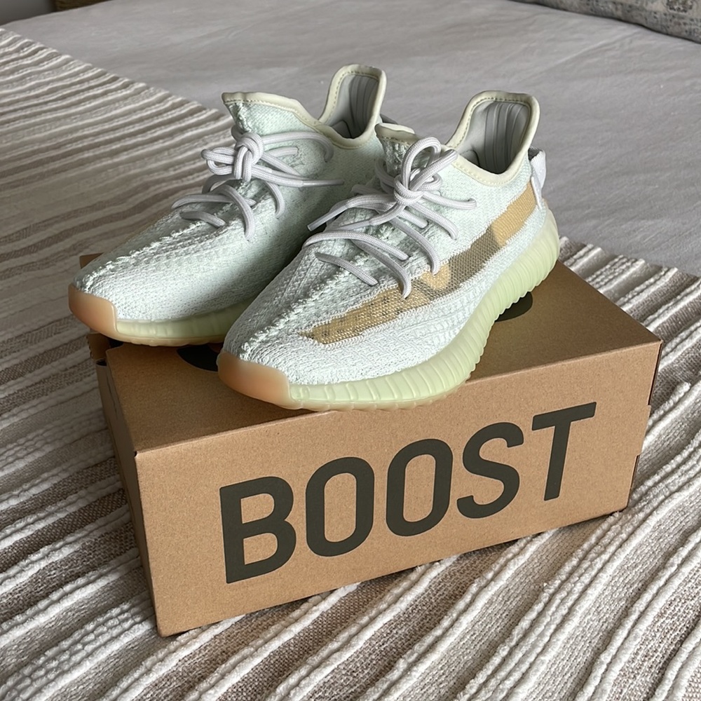 Yeezy Boost 350 v2 Hyperspace Size 6